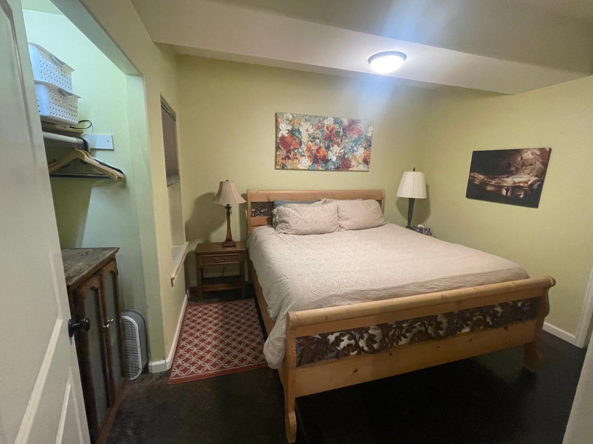 River Mountain Getaway-private, Large, In- Law * Jamestown